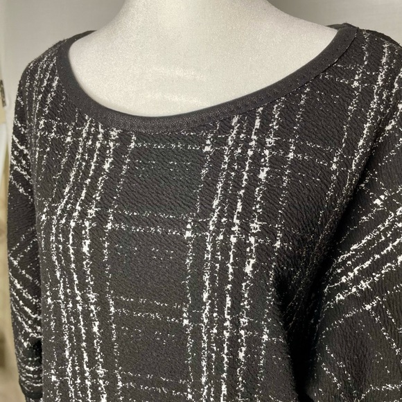 Sophie Max Black Color with White Thread Design
Size medium - Picture 4 of 6